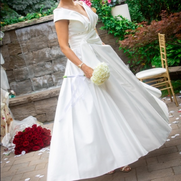 Wedding dress - Picture 4 of 5